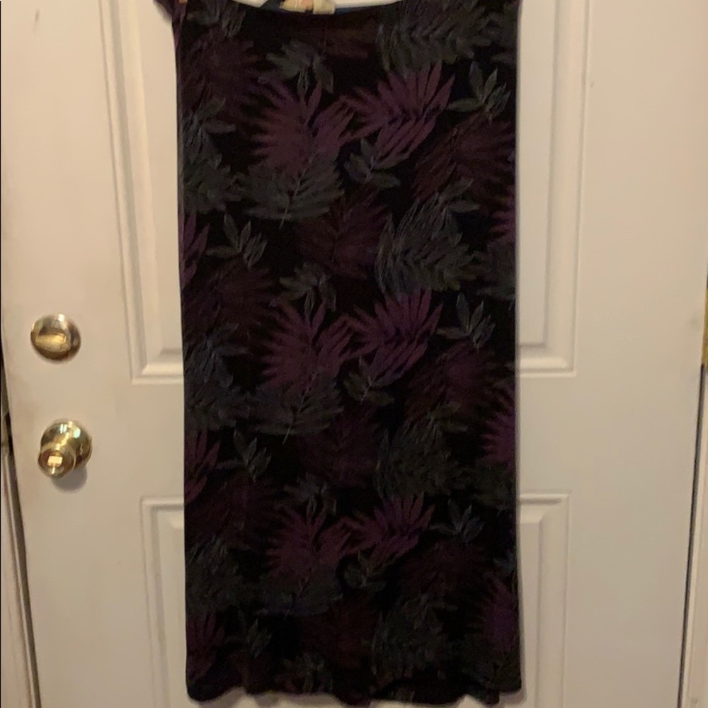 Linden Hills Black flowered skirt